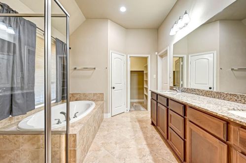 1813 Callaway Cove Ct, Richmond TX 77471-6664 exterior