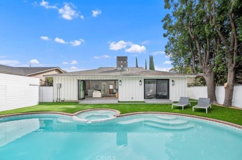 5261 Allott Ave, Van Nuys CA  91401-5902 exterior