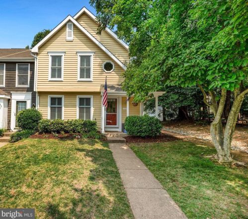 1536 Twisted Oak Dr, Herndon, VA 20194-1541