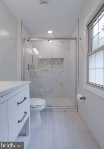 5707 Oak Leather Dr, Springfield VA  22015-2315 exterior