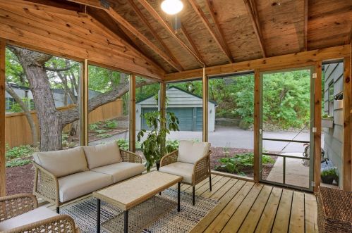 2260 Medicine Lake Blvd, Minneapolis MN  55441-4238 exterior