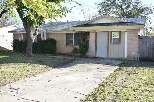 622 Moonlight Dr, Garland, TX 75040-5189