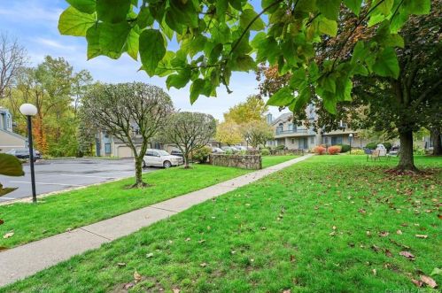 15 Perry Ave, Norwalk CT  06850-1625 exterior