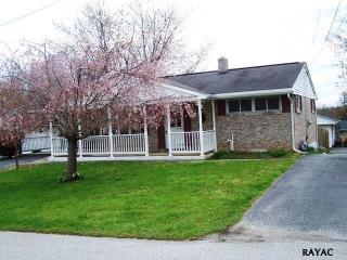 2560 Berkshire Ln, York, PA 17315-4616