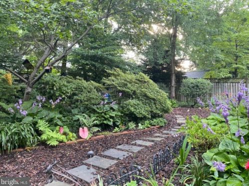 1221 Pinecrest Cir, Silver Spring MD 20910-1626 exterior