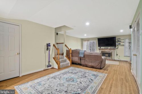 8858 Eagle Rock Ln, Springfield VA  22153-1727 exterior
