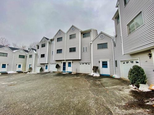 49 Westwood Ave, Waterbury, CT 06708-2461