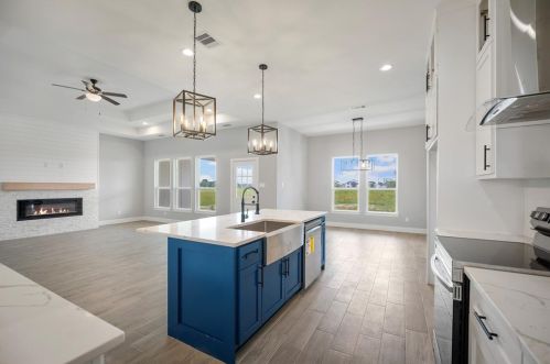 620 Longhorn Trl, Angleton TX 77515-9623 exterior