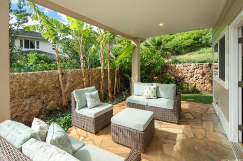 5576 Poola St, Honolulu HI  96821-1565 exterior