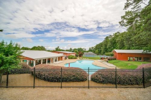 305 Retreat Way, Carrollton, GA 30116-8817