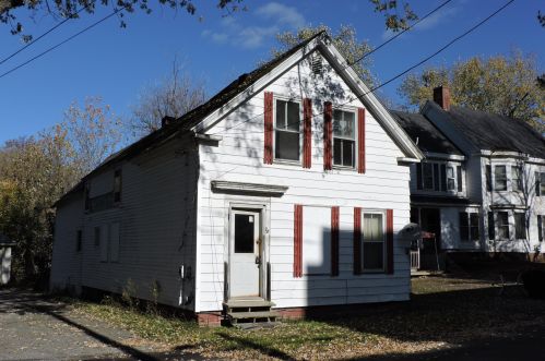 22 Elm St, Fairfield, ME 04937-1302