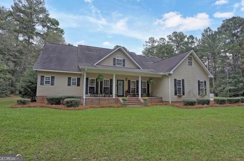 2040 Plantation Pointe Dr, Statesboro, GA 30461-7058