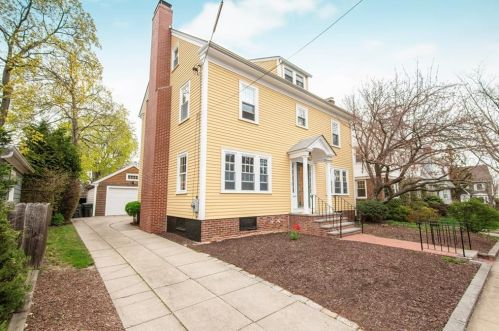 14 Ray St, Providence, RI 02906-4815