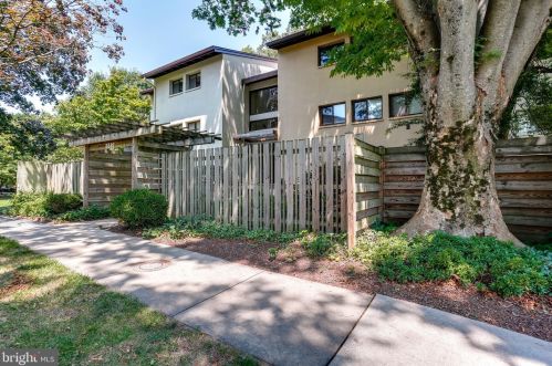5681 Harpers Farm Rd, Columbia, MD 21044-2039