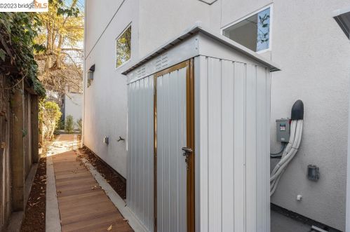 1171 Hearst Ave, Berkeley CA  94702-1622 exterior