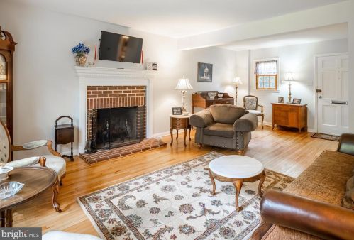 8408 Chippewa Rd, Philadelphia PA 19128-1206 exterior