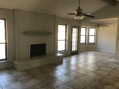 6513 Alta Vista Dr, Fort Worth, TX 76148-1702