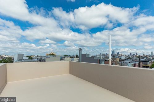 2033 4 St, Philadelphia PA 19122-1509 exterior