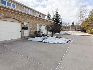 23 Rienzi Ln, Highwood, IL 60040-2012