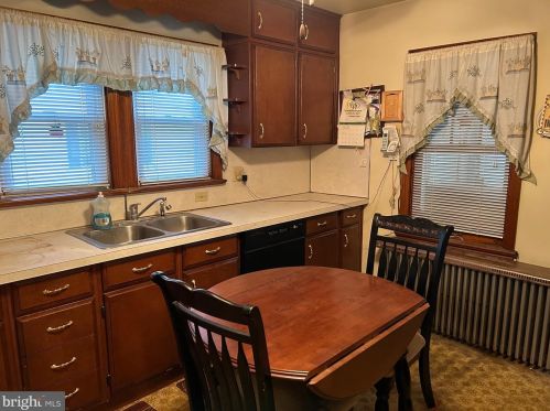 2236 Sunset Ln, York, PA 17408-4335