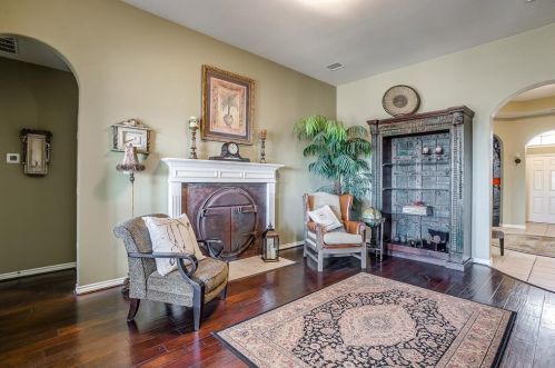 8017 Cripple Crk Dr, Fort Worth TX  76179-2527 exterior