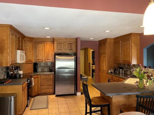 115 Edgewood Rd, Niantic CT  06357-1615 exterior