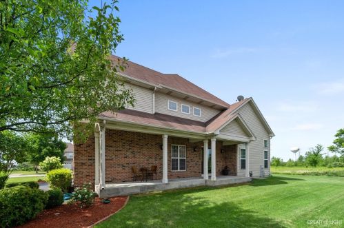 22 Windstone Dr, North Aurora, IL 60542-6612