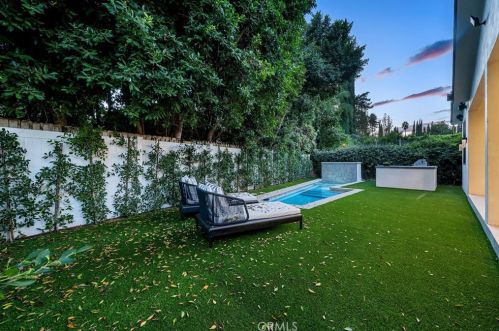 15442 Camarillo St, Van Nuys CA  91403-1039 exterior