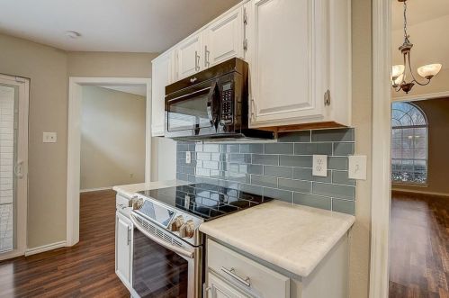 1422 Mapleview Dr, Carrollton TX 75007-6019 exterior