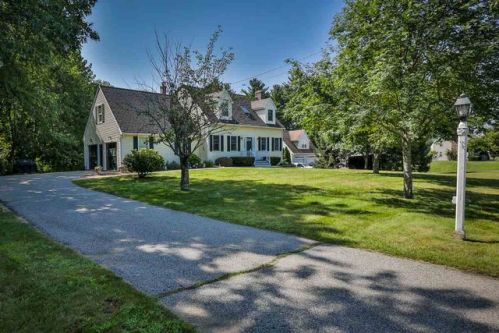 2 Tuxbury Rd, Plaistow, NH 03865-2238