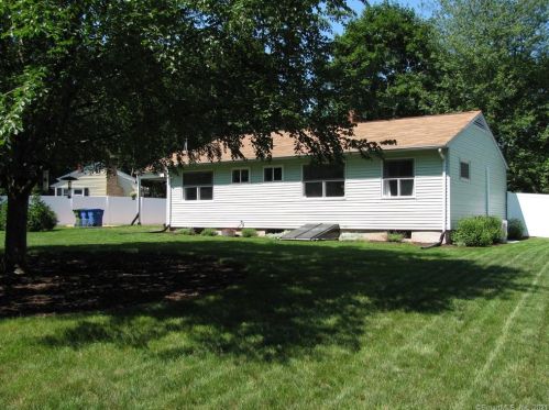 24 Mohican Ln, Wallingford, CT 06492-2810
