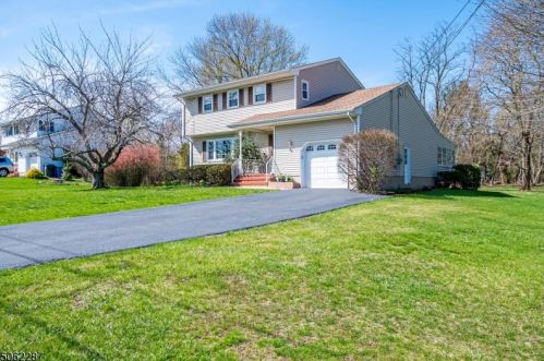 16 Flanders Way, Bridgewater, NJ 08807-2549