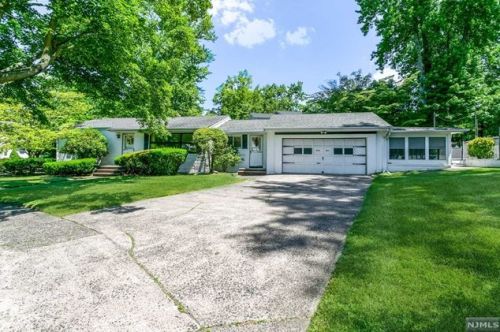 44 Merritt Ave, Cresskill, NJ 07626-2420