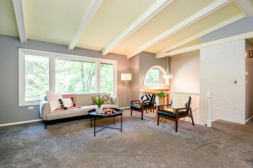 1076 Carlton Dr, Saint Paul, MN 55126-8128