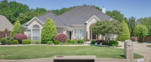 1517 Cannon Gate Dr, Midlothian, TX 76063-3852