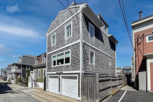 7 Coddington St, Middletown RI  02840-2507 exterior