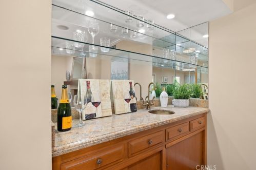 1430 Greenbriar Rd, Glendale CA  91207-1053 exterior