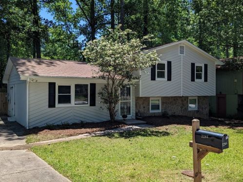 2286 Cherokee Valley Dr, Lithonia, GA 30058-7906