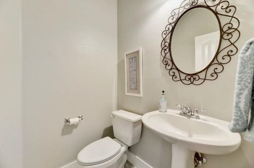 8200 Alophia Dr, Austin TX  78739-1998 exterior