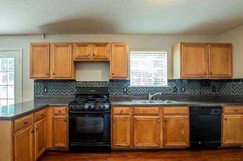 661 Tomahawk Pl, Austell, GA 30168-6339