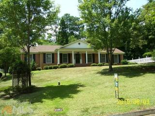 654 Laura Dr, Griffin, GA 30224-5316