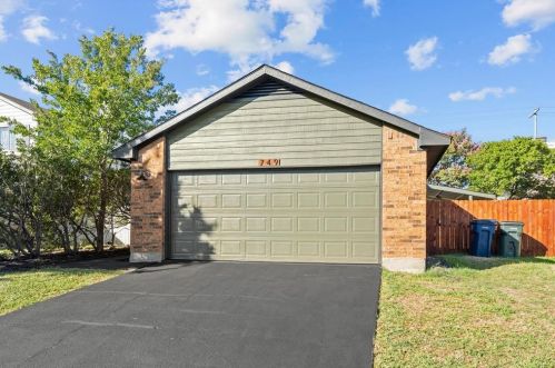 749 Meadowcreek Ct, Garland, TX 75043-5269