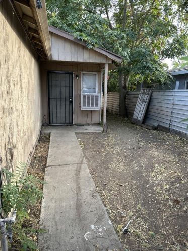 1868 Clover Ln, Stockton, CA 95206-3543