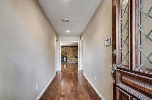 816 Glenview Dr, Irving TX  75061-2318 exterior