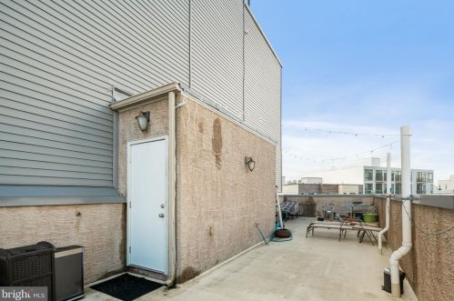 825 16 St, Philadelphia PA  19140-4911 exterior