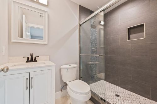 7960 Amestoy Ave, Van Nuys CA  91406-1603 exterior