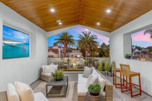 605 12th St, Huntington Beach CA  92648-4035 exterior