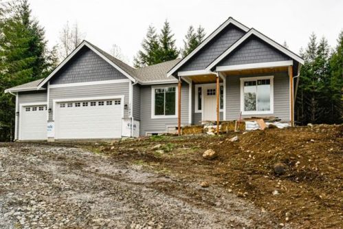 11947 Windtree Ln, Rainier, WA 98576-9332
