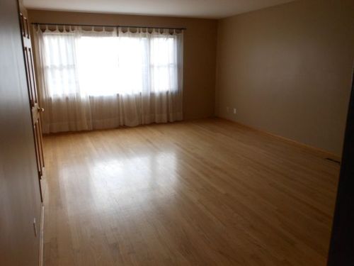 213 Washington St, Oswego, IL 60543-9817