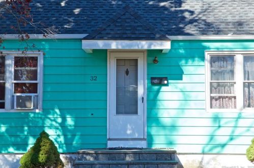 32 Phillips St, Norwalk, CT 06854-1220